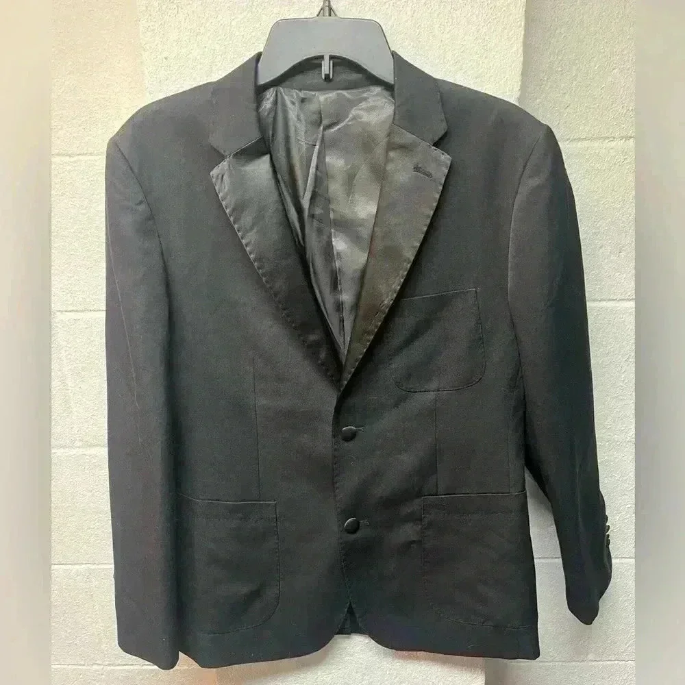 Black blazer. - Picture 1 of 4